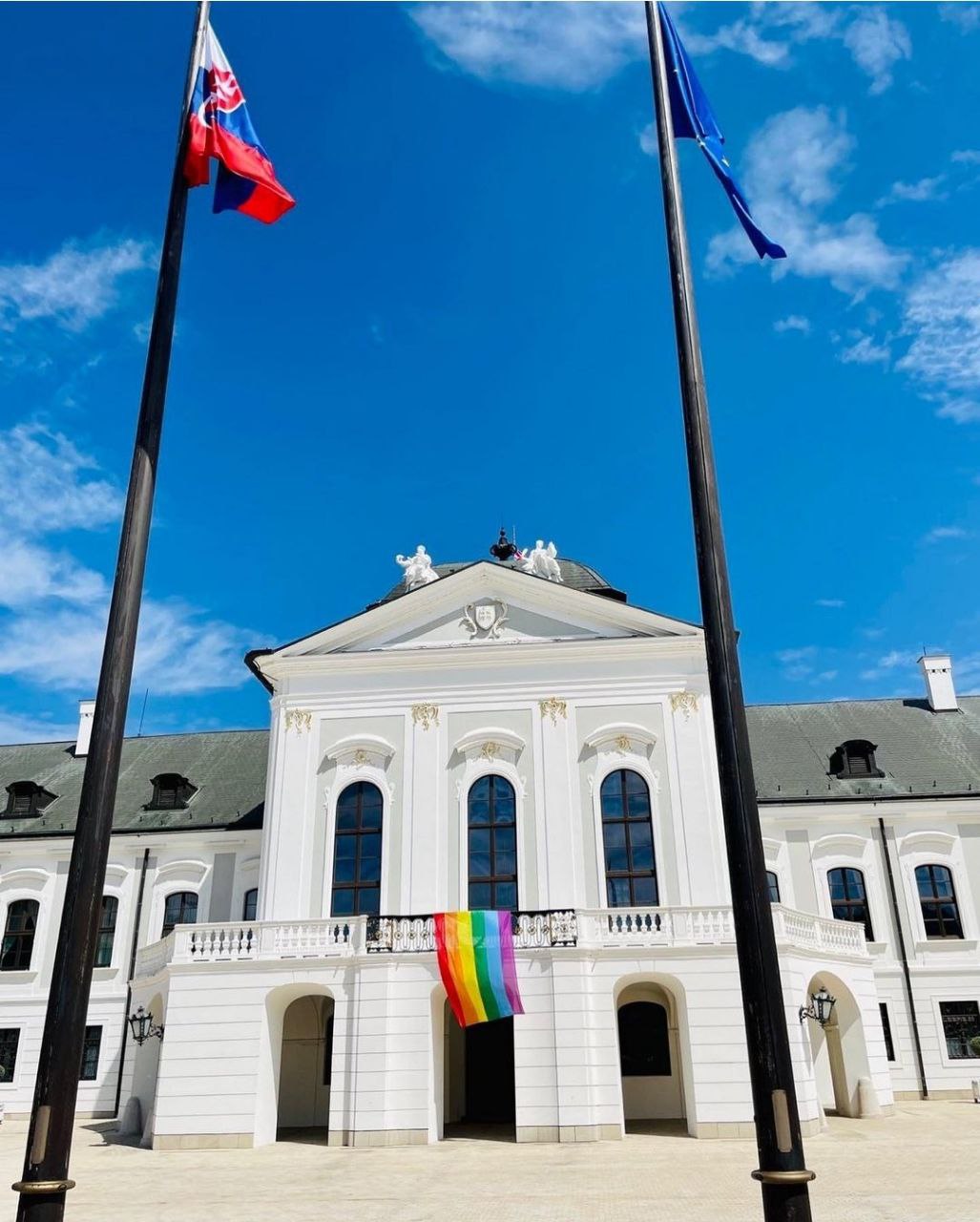 Prezidentský palác vyvesil dúhovú vlajku